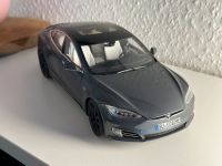 Tesla Model S Modellauto 1:18 Nordrhein-Westfalen - Niederkassel Vorschau
