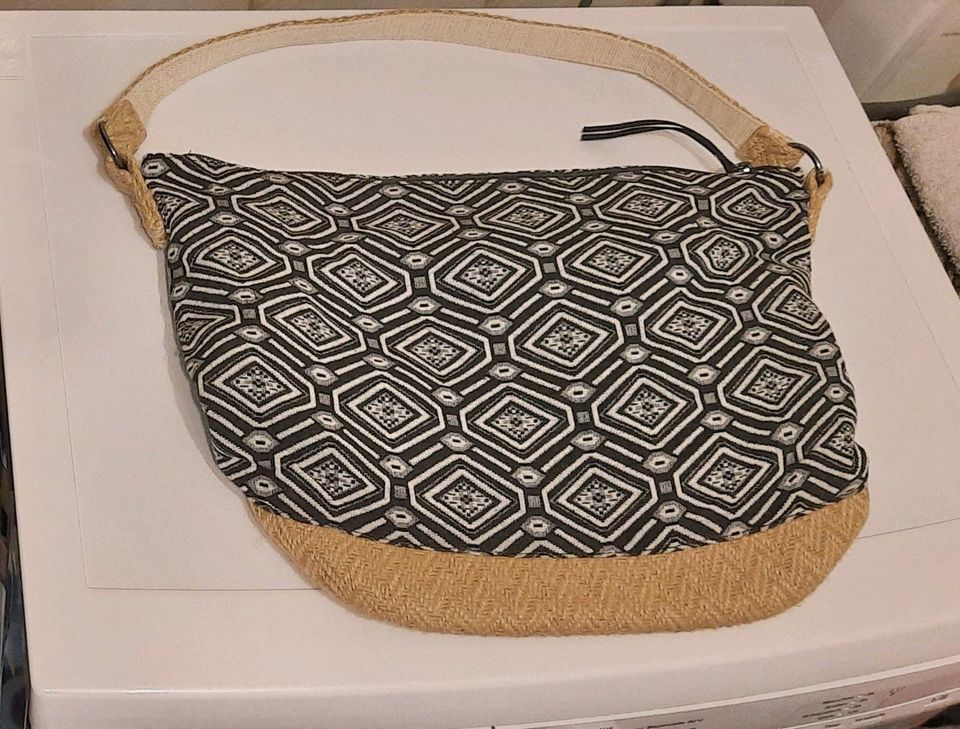 Damen Handtasche,  Umhängetasche Sisal Neu in Weingarten