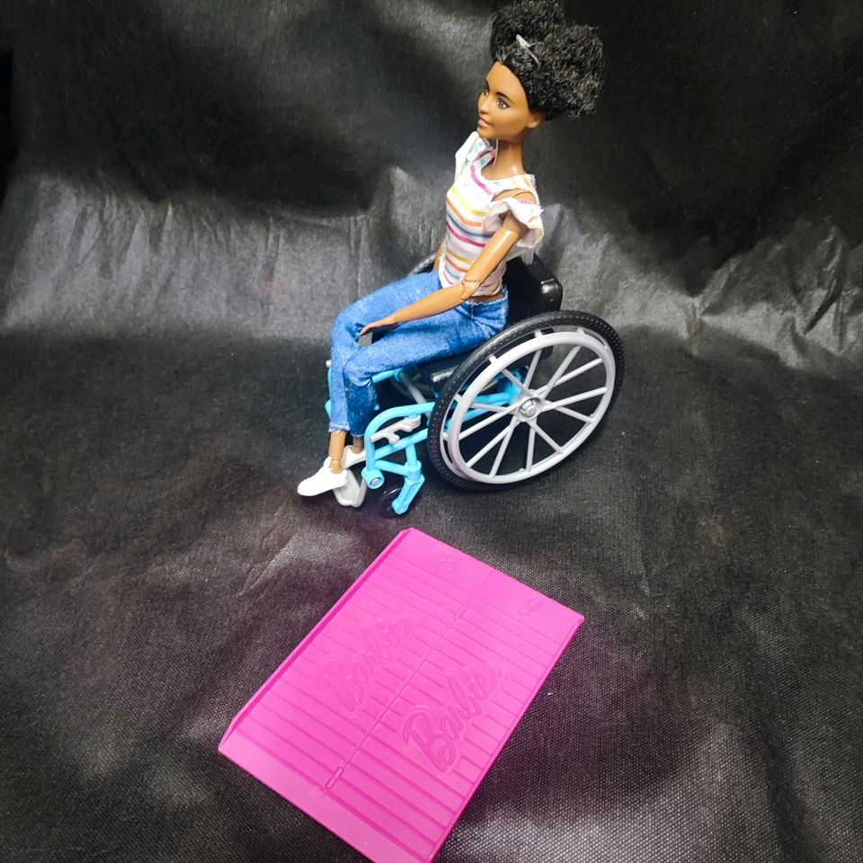 Rollstuhl Barbie in Wesel