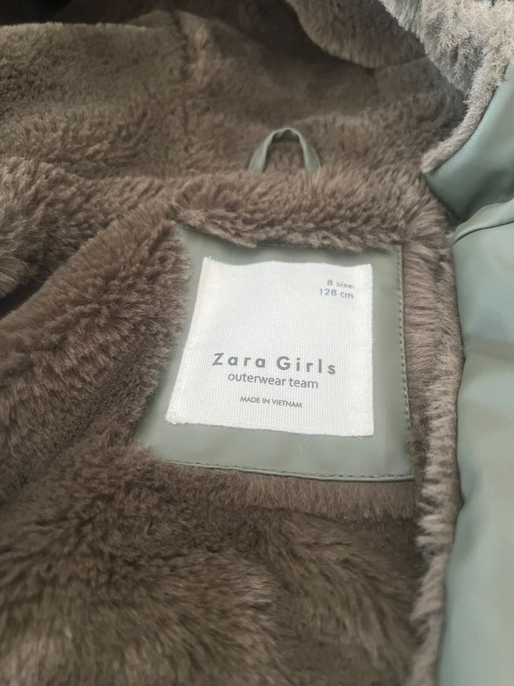 Mädchen Regenjacke  Zara in München