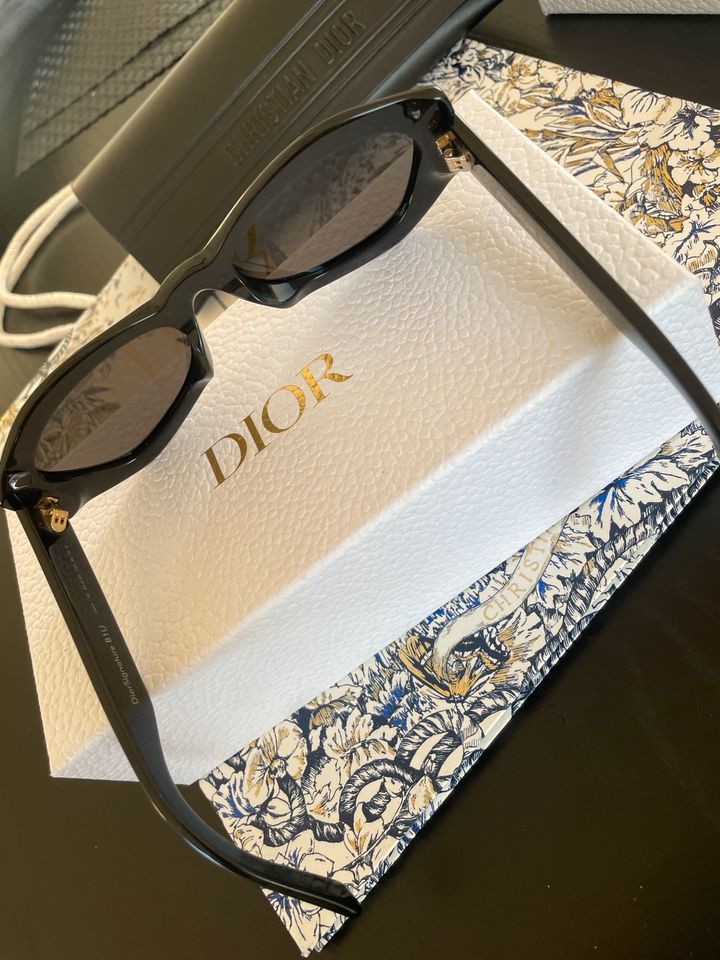 DIOR Signature B1U Butterfly-Sonnenbrille in Schwarz NEU in Berlin