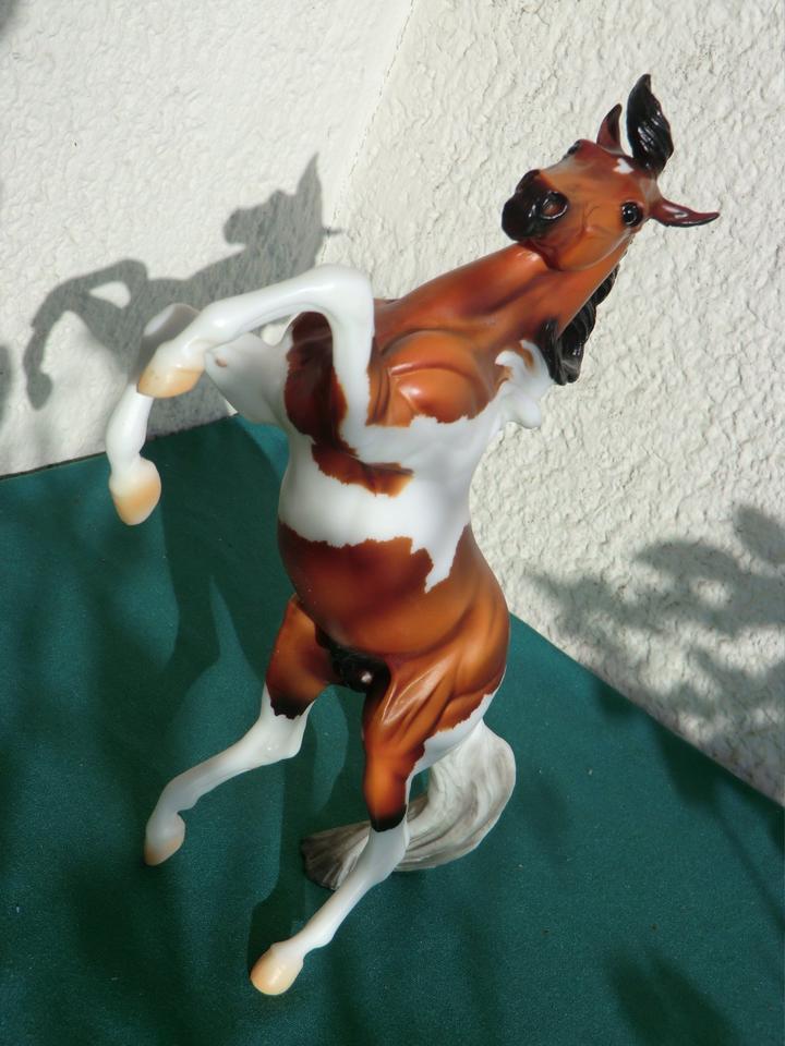 MODELLPFERD BREYER SILVER BAY PINTO TREASURE HUNT USA 2006 LSQ in Oberursel (Taunus)