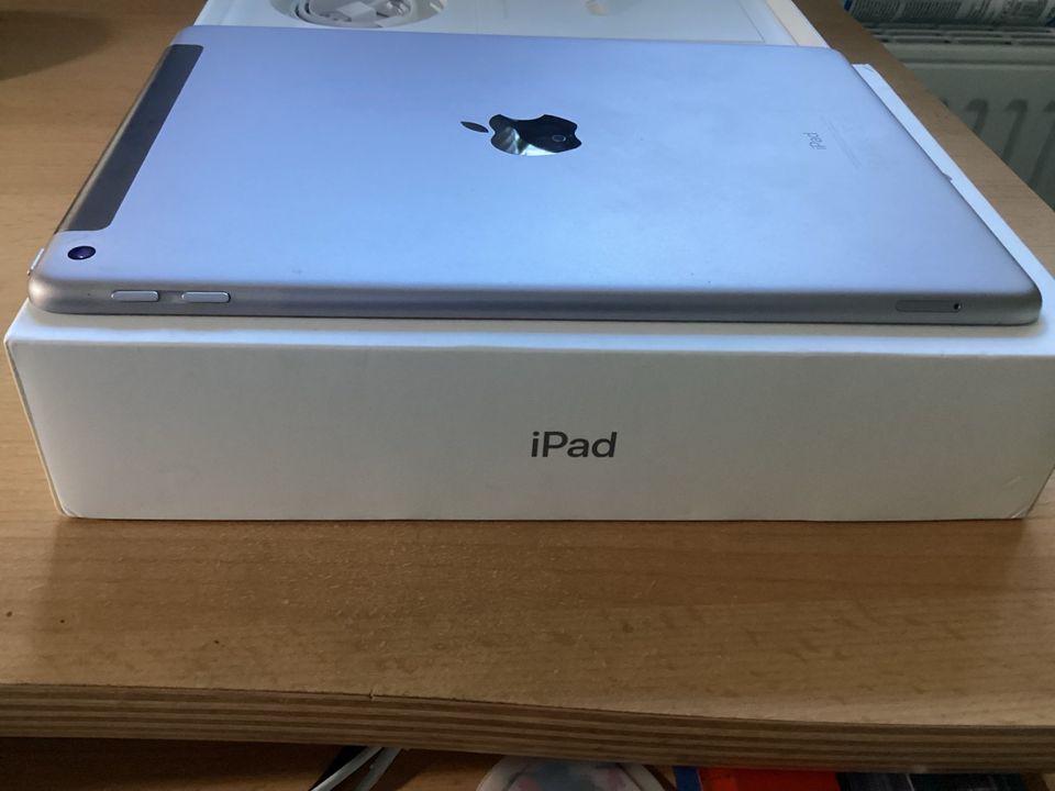 Apple IPad 5. Gen. 32GB Spacegrey in Oldenburg