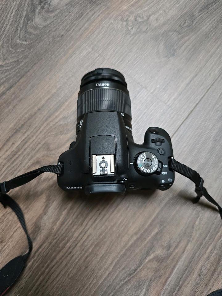 Digitalkamera, Spiegelreflexkamera Canon EOS 2000D, wie neu in Malching