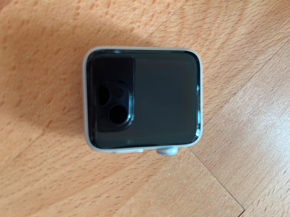 Apple Watch Series 3 Nike grau in Freudenstadt