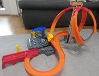 Hot Wheels Spin Storm Motorisierte Track Set mit 6 Autos Hessen - Bad Homburg Vorschau