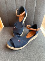 Mädchen Sandalen mit leichtem Absatz von Tommy Hilfiger, Größe 33 Bayern - Neuburg a.d. Donau Vorschau