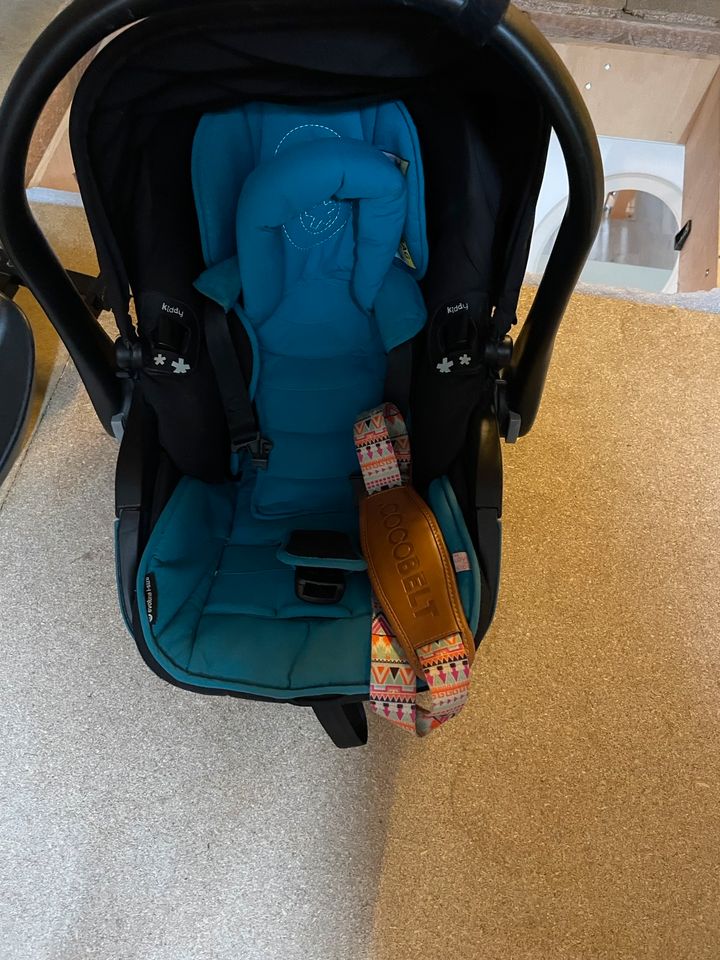 Kiddy Babyschale Kindersitz I-Size + Tragegurt in Katzwinkel (Sieg)