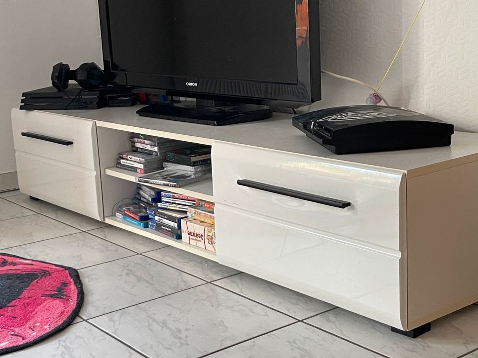 Sideboard in weis / TV schrank in Hadamar