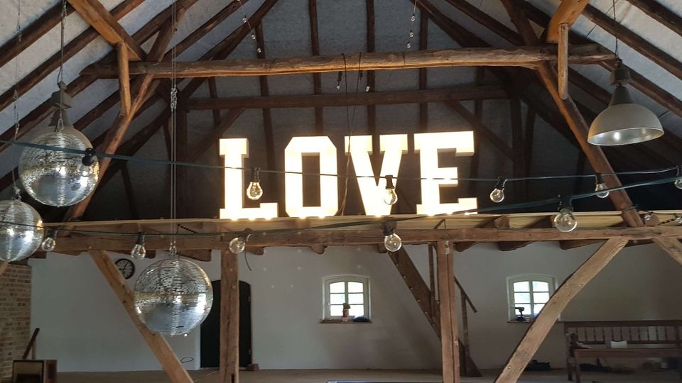 LED-Love-Buchstaben für eure Hochzeit mieten in Lippstadt