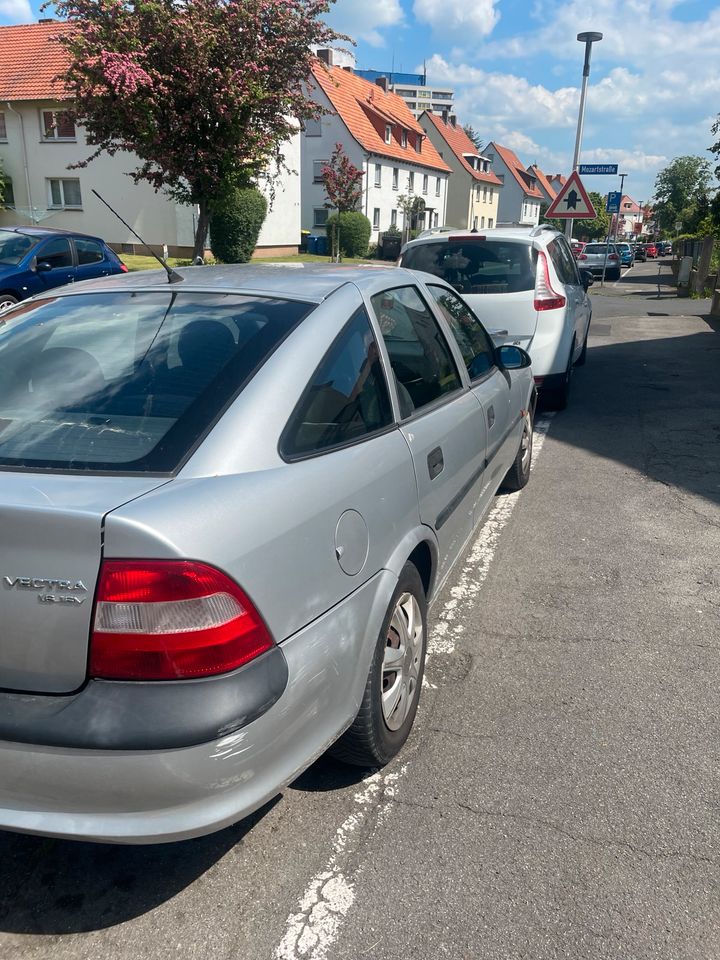 OPEL VECTRA 1.6 Automatik in Eschwege