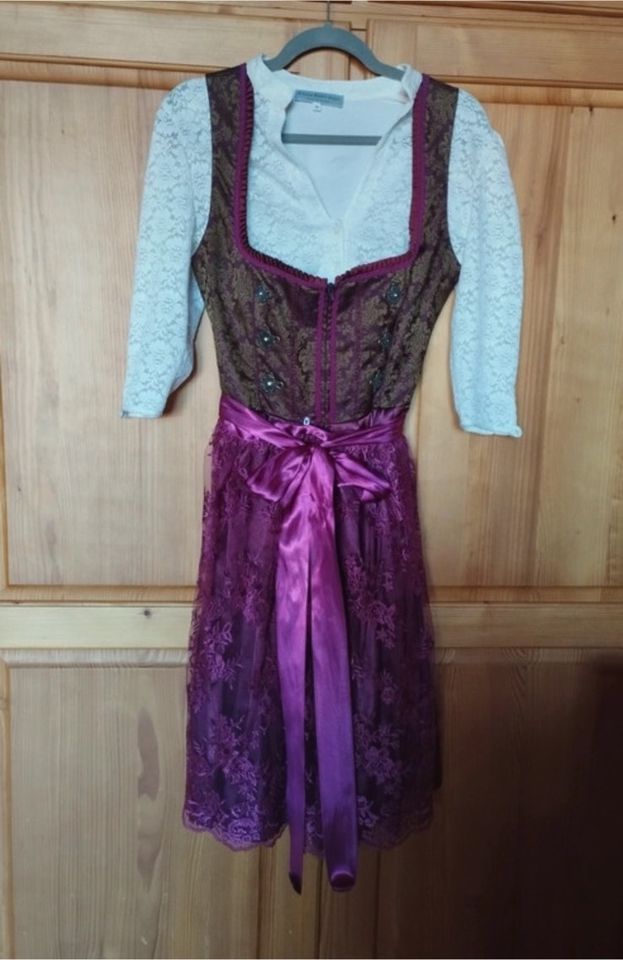 Dirndl + Bluse in Weiler-Simmerberg