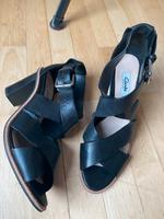 Clarks Sandalen Riemchen schwarz neu echt Leder 39,5 Bayern - Hallbergmoos Vorschau