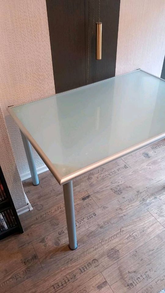 Tisch Schreibtisch ikea ca 120x80 in Wiesmoor