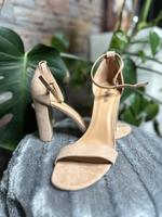 Heels Sandalen 39 Nude Beige Blockabsatz Pumps Sandaletten Hessen - Eschborn Vorschau
