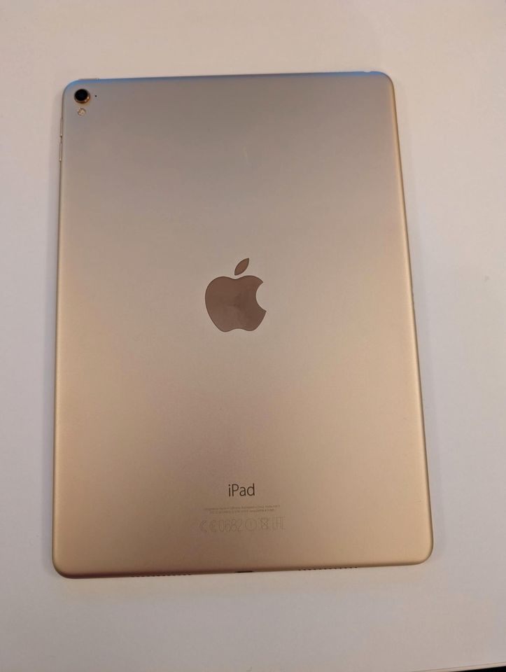 iPad Pro 9,7" Gold WiFi 32 GB (Model A1673) in Hamburg