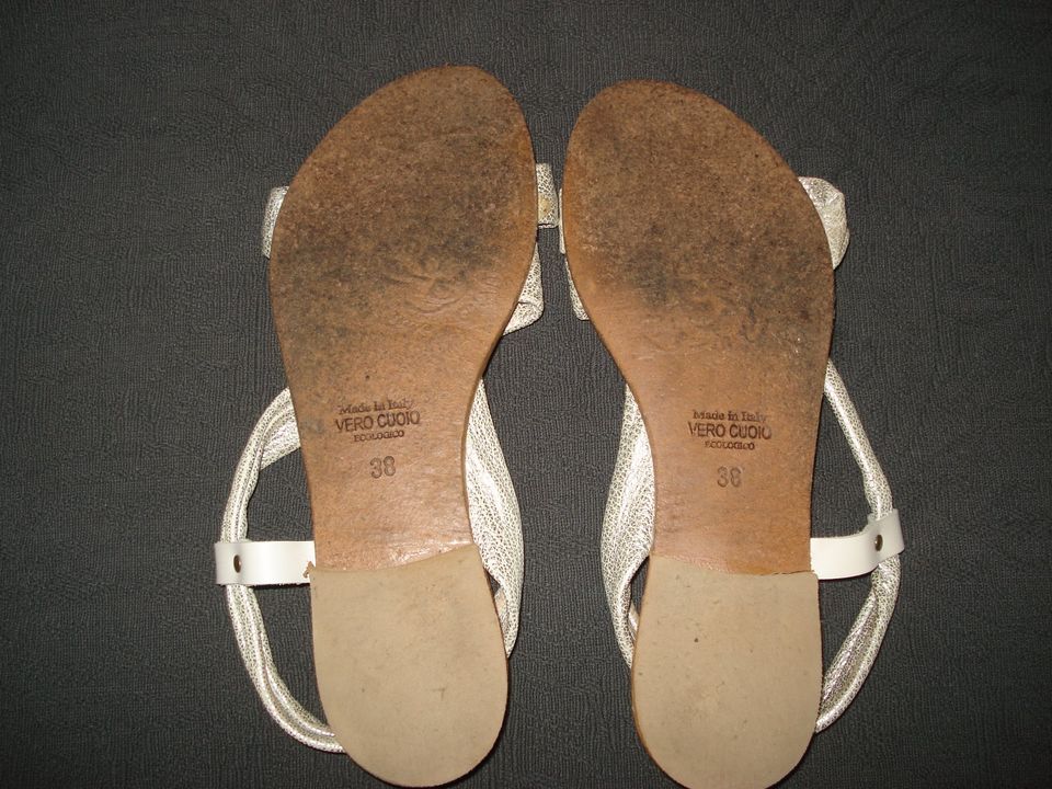 Gr. 38 Damen - Sandalen Vero Cuoio grau-silber Leder in Berlin