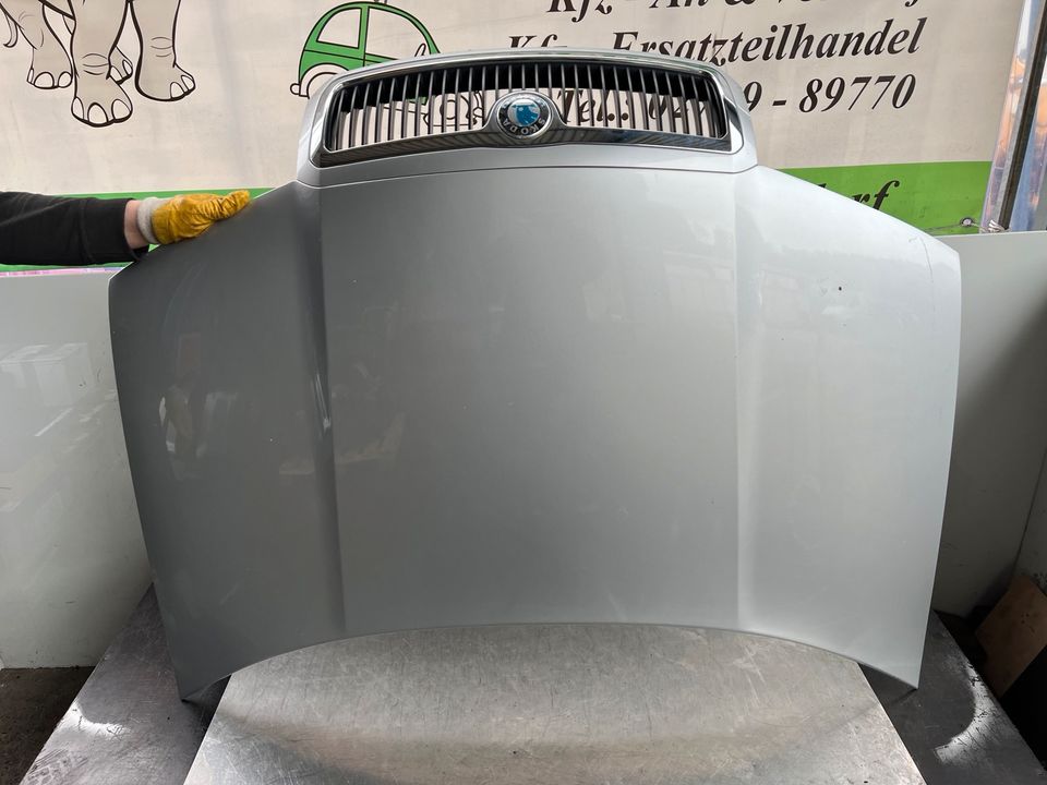 Motorhaube Skoda Fabia 6Y silber Haube komplett mit Kühlergrill in Wilnsdorf