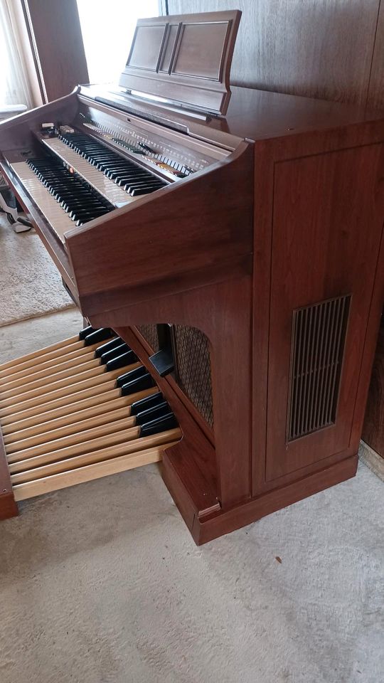 Elektronische Orgel Yamaha "Electone" 74 in Schlüchtern