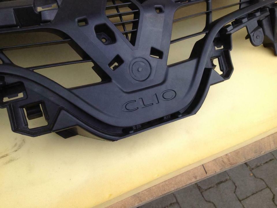 RENAULT CLIO 4 Frontmaske Kühlergrill Renault Clio 622563184R in Wallenhorst