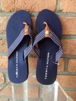 TOMMY HILFIGER*T-Strap*Zehentrenner*Gr.40,5–41/US 10M*NEU*ETIKETT Nordrhein-Westfalen - Brühl Vorschau