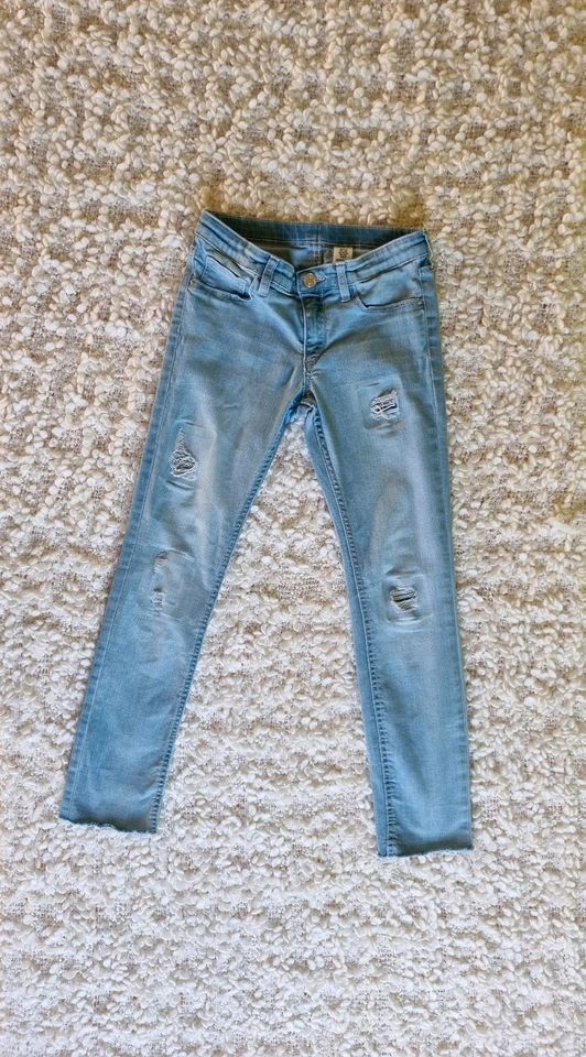 Skinny Fit Jeans Hellblau H&M Größe 128 in Oberwesel