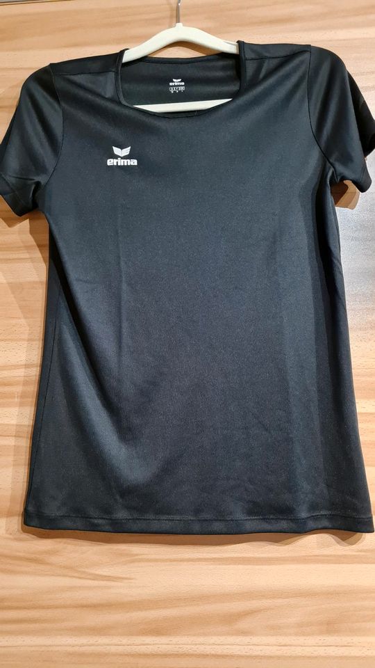 2 Erima T-Shirts Gr 36, je 4 Euro in München