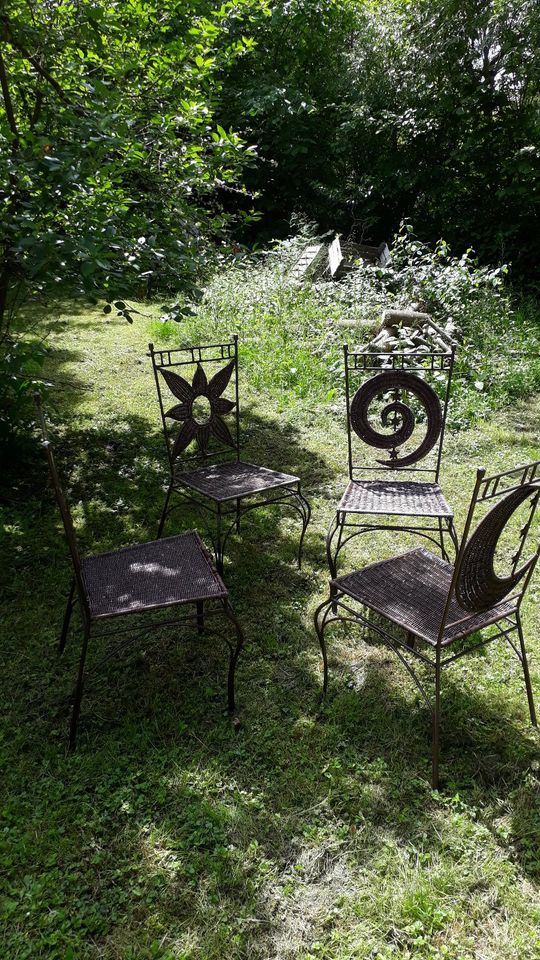 Gartenstühle 4 Stück, gebraucht, aber hübsch in Weingarten