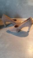 Pumps von Paul Green  Wildleder   beige  Größe 2 1/2 ( 35, 36 ) Hessen - Flörsheim am Main Vorschau