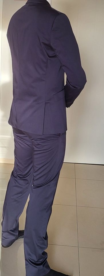 [Sehr Gut!] Hochwertiger Jungen-Anzug Strellson Blau m. Krawatte in Apolda