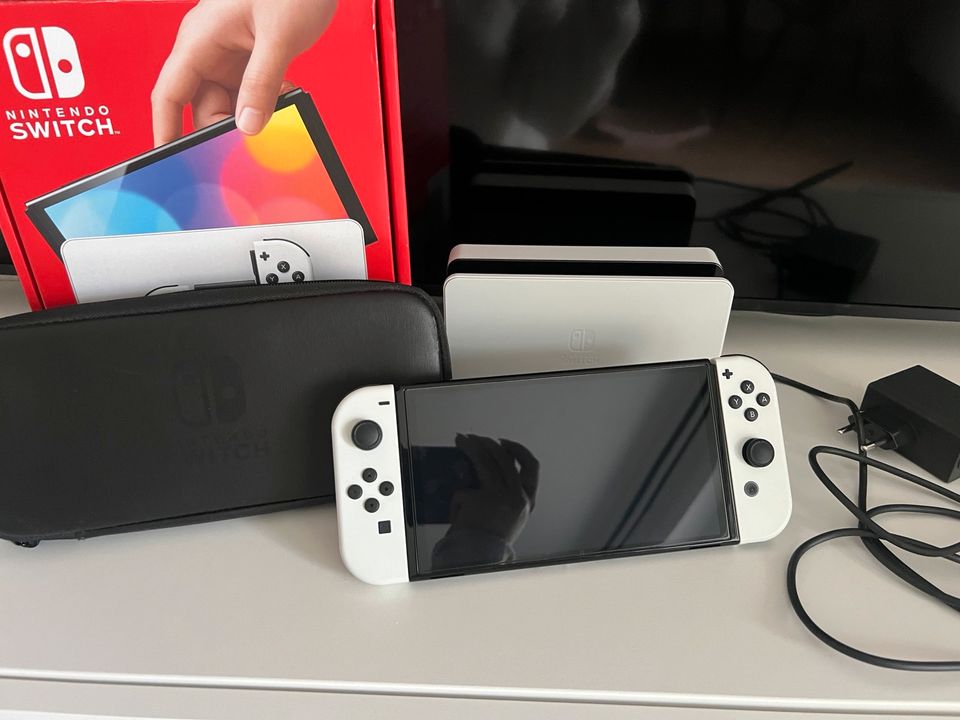 Nintendo Switch OLED wie Neu in Velbert
