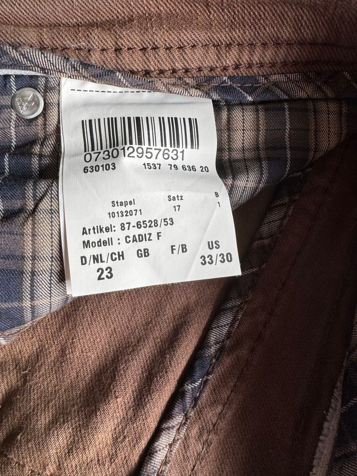 Herren Jeanshose von Brax Größe 33/30 in Düsseldorf