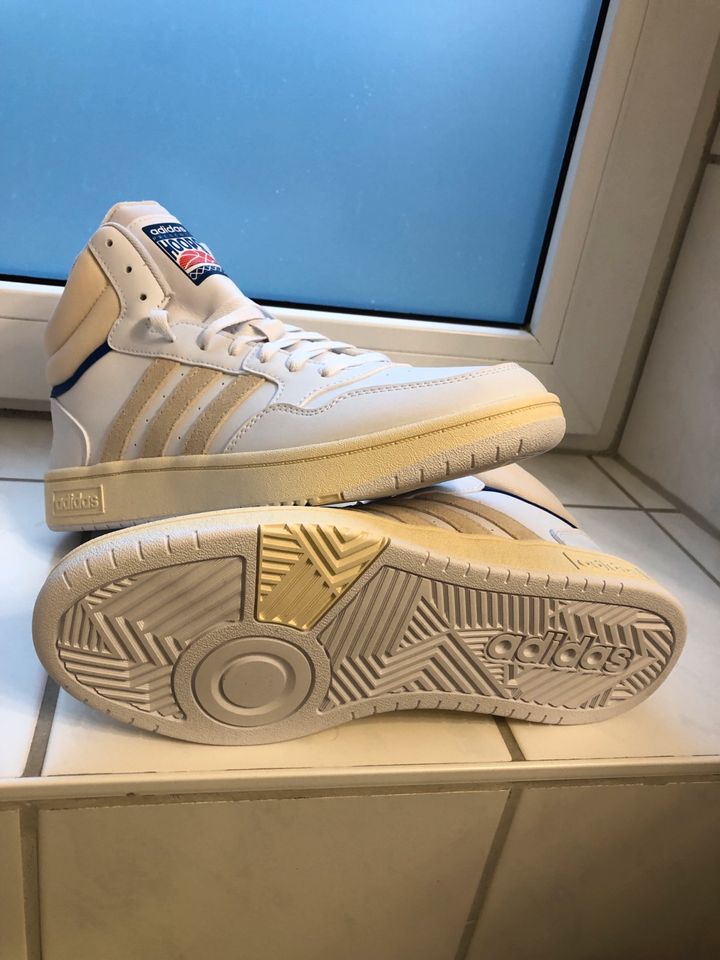 Adidas Sneaker Hoops 3.0 Mid weiß beige NEU und OVP Größe 42 2/3 in Hamburg