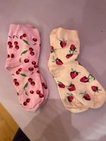 Socken mit Erdbeeren und Kirschen Nordrhein-Westfalen - Mülheim (Ruhr) Vorschau