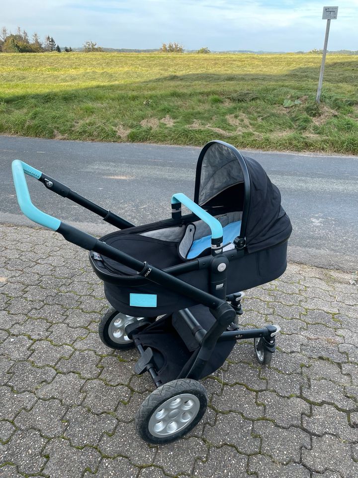 Kinderwagen Joolz Day schwarz blau mit Wanne, Buggy und Zubehör in Wipperfürth