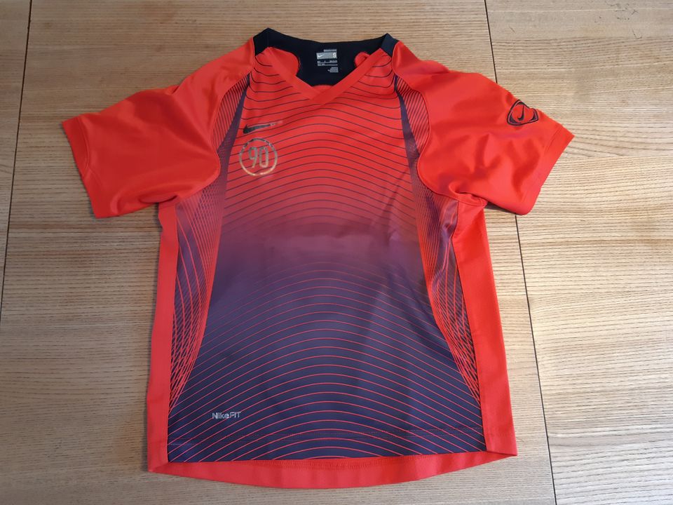 Sport Shirt, Sportshirt, Nike, Größe 128 - 140, rot, schwarz in Oberteuringen