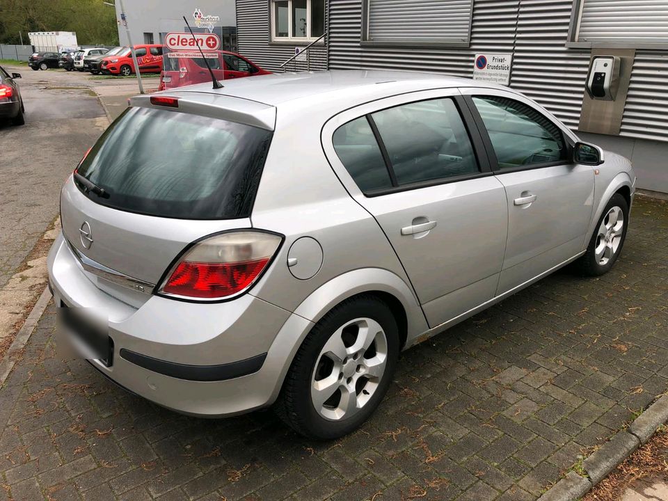 Opel astra 1.8 in Leverkusen