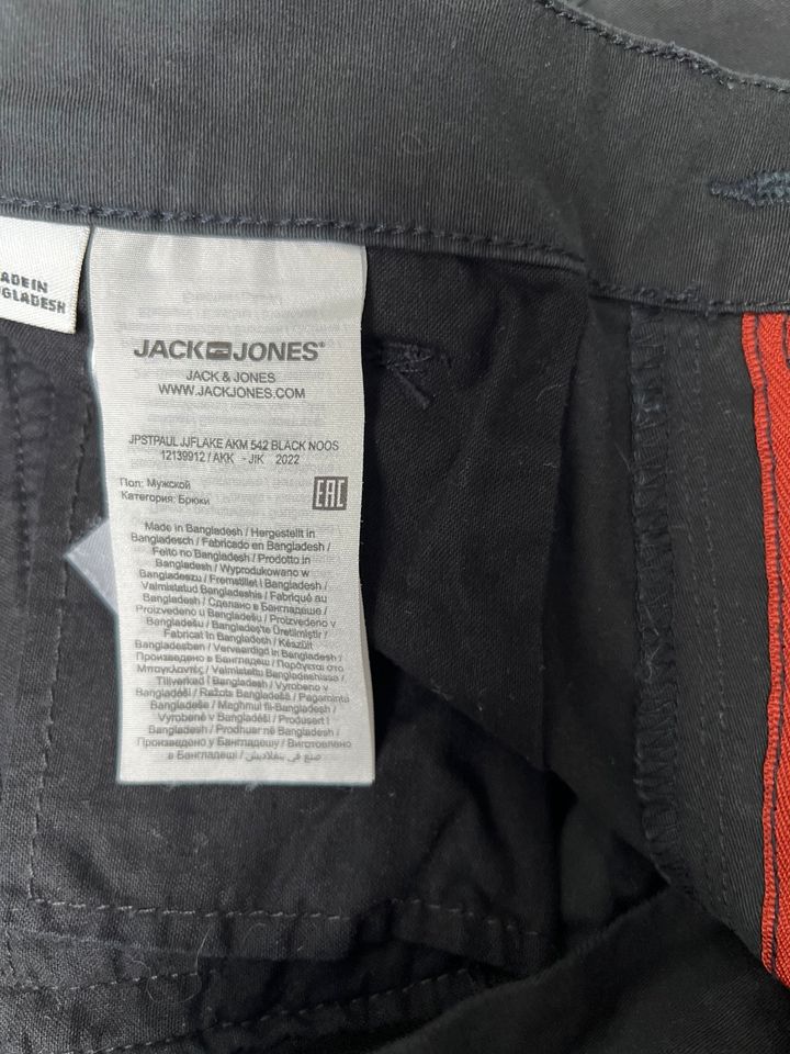 Hose Herren Jack & Jones schwarz Cargohose Gr 32/32 in Langenlonsheim