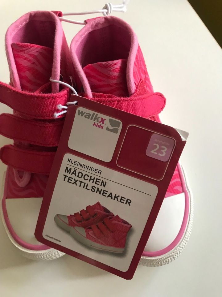 Neue Sneakers Rosa Klettverschluss Ungetragen in Hamburg