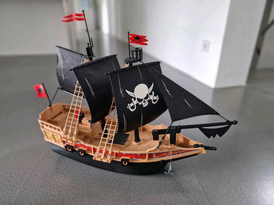 Playmobil Piratenschiff 6678 mit div. Zubehör - gebraucht in Oberding