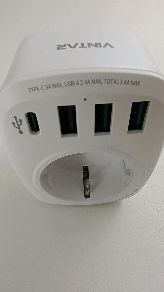 Steckdosen Adapter mit USB Ladegerät in Berlin