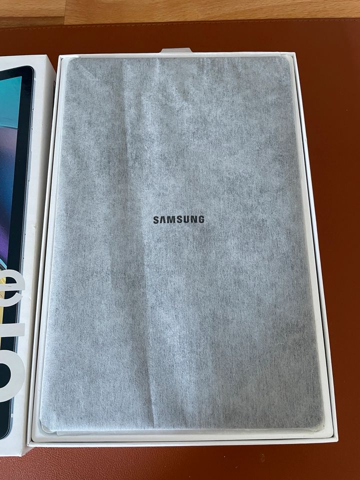 Samsung Galaxy Tab s5e + Bookcover in München