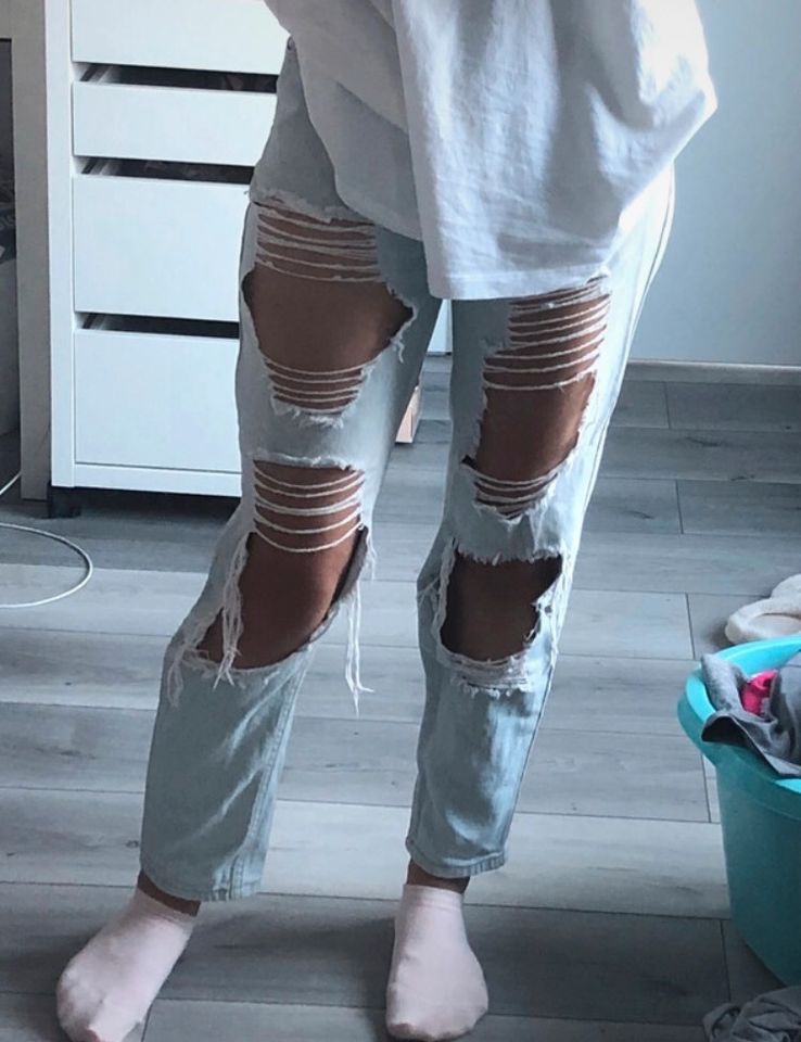 High-wasted ripped Jeans in Bethenhausen
