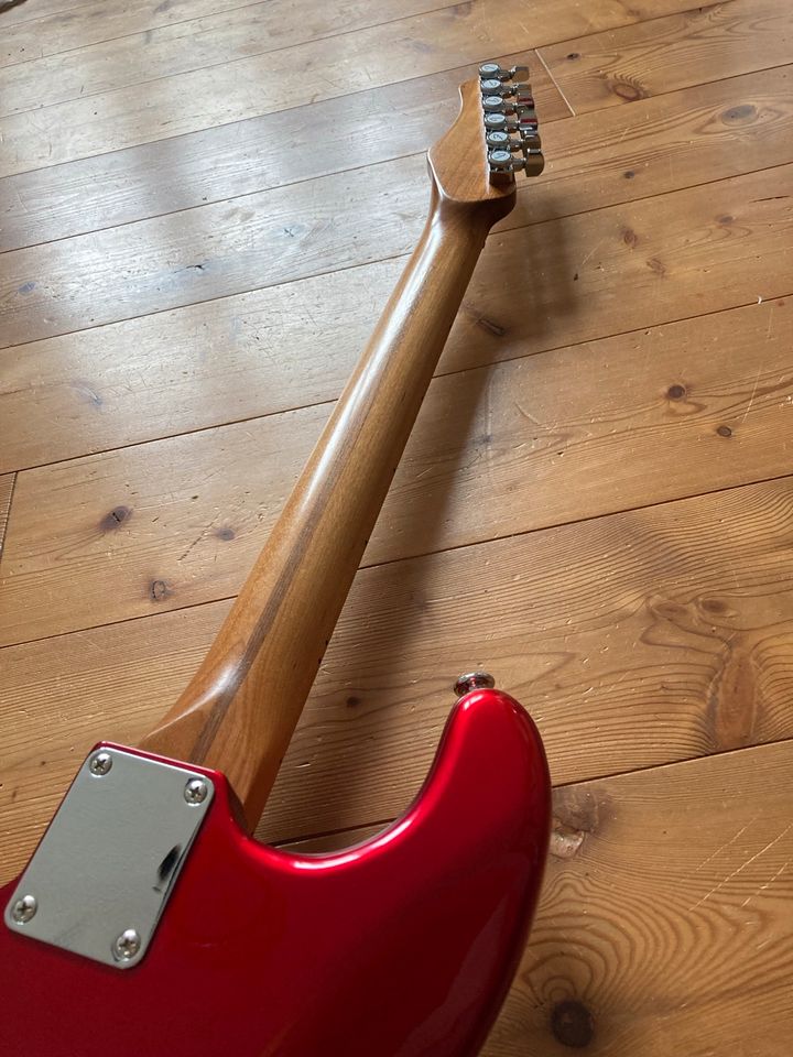 Partscaster Candy Apple Red - Fender Roasted Maple Neck in Hemsbach