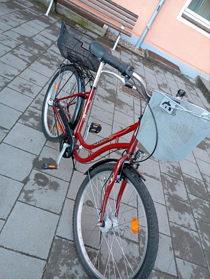 Verkaufe ein 26 Zoll Fahrrad damenfahrrad mit fahrzeugpapiere in Eisenhüttenstadt