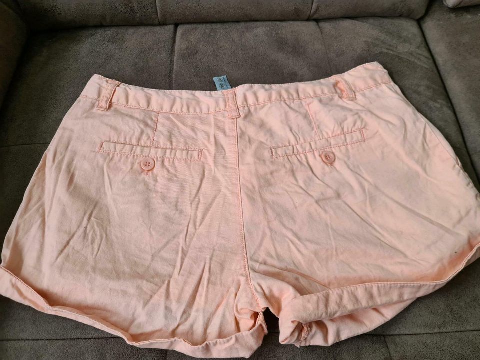 Kurze Hosen / hot pants gr. 36 /38 S /M in Giesen