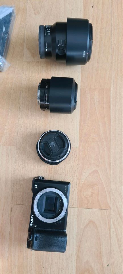 Sony Alpha 6000 inklusive komplettes Zubehör (3×Objektive+4x Akku in Riedlingen