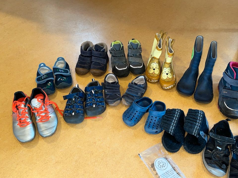 Mädchen Jungen Schuhe Größe 20-30,Hausschuhe Gummistiefel Sneaker in Dresden