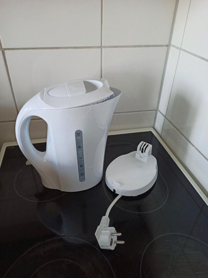 Nagelneuer Wasserkocher in weiß in Mannheim