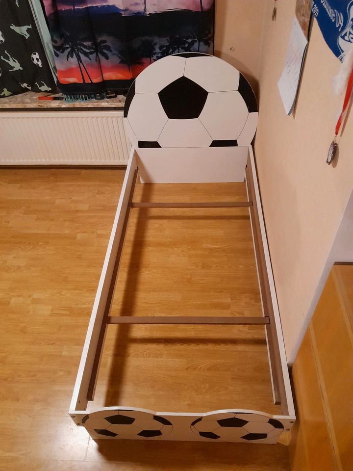 FUSSBALL-Bett 200cm x 90cm in Oederquart